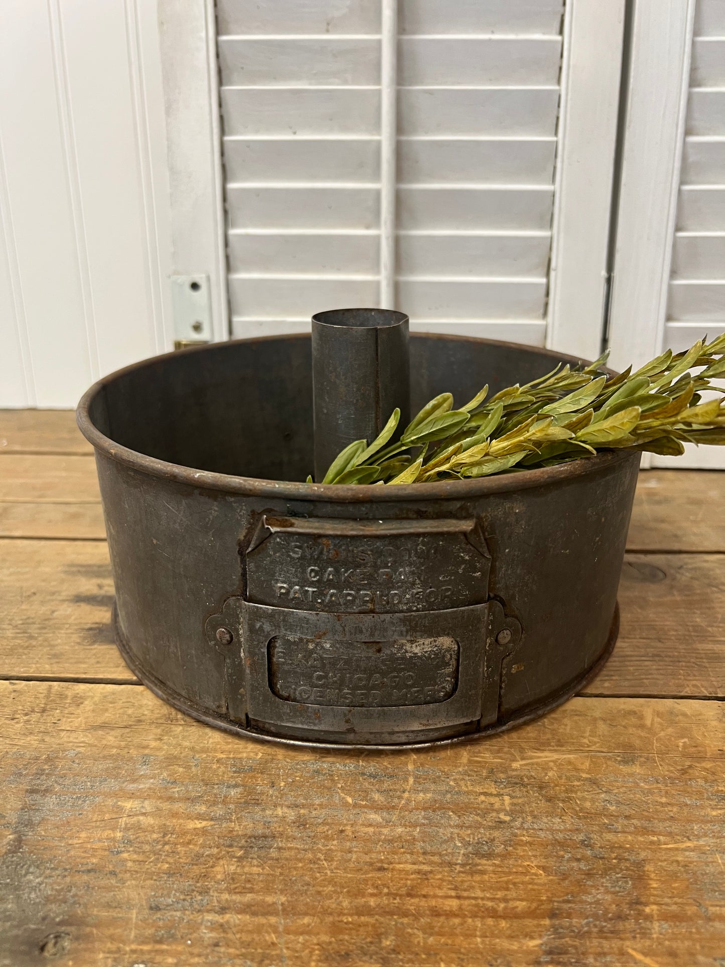 Vintage/Antique Swans Down Cake Flour Metal Cake Pan E Katzinger Co. Chicago, Illinois