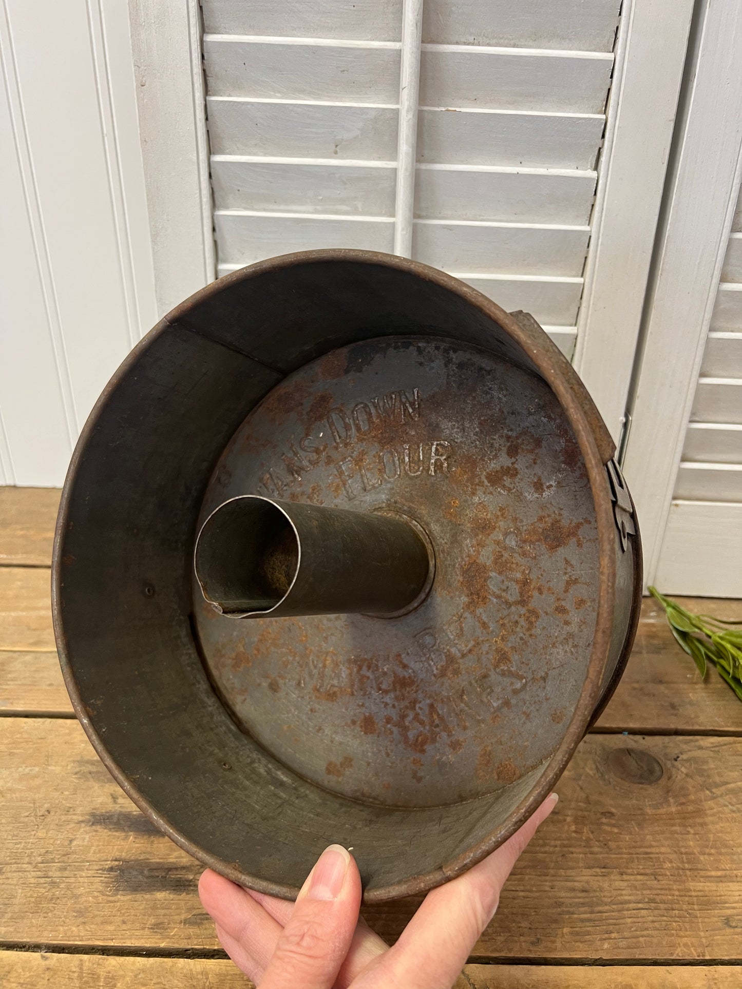 Vintage/Antique Swans Down Cake Flour Metal Cake Pan E Katzinger Co. Chicago, Illinois