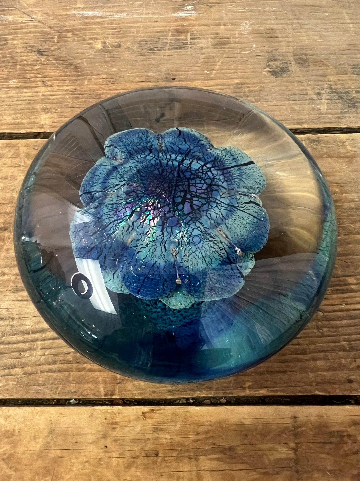 1975 ROBERT EICKHOLT ABSTRACT IRIDESCENT BLOWN GLASS PAPERWEIGHT