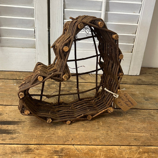 Medium Twig grapevine heart basket