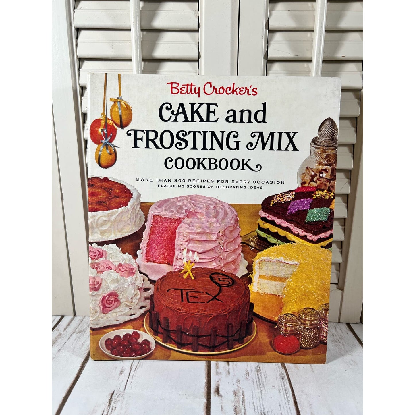 Vintage Betty Crocker’s Cake and Frosting Mix Cookbook 1966