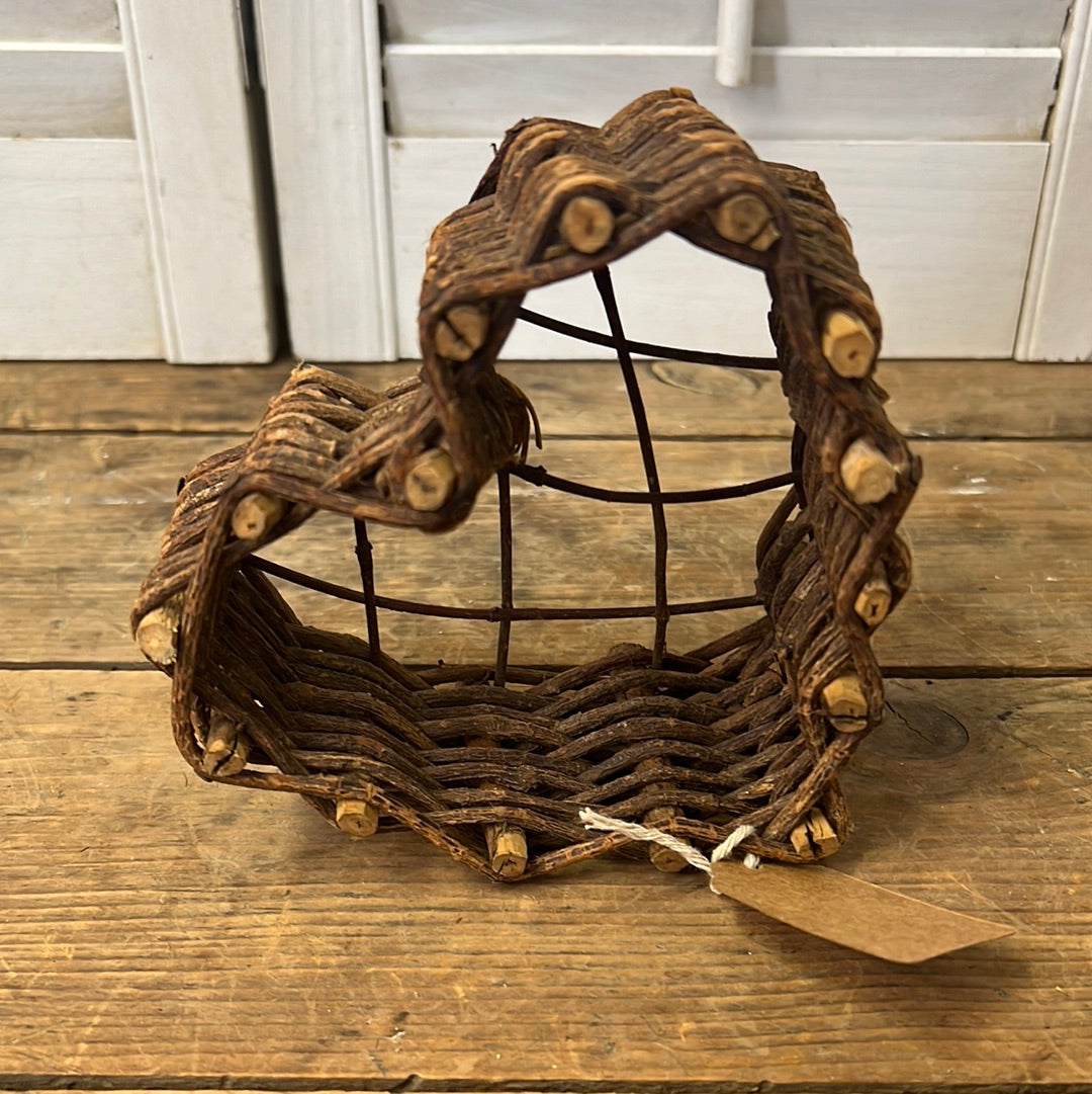 Small Twig grapevine heart basket