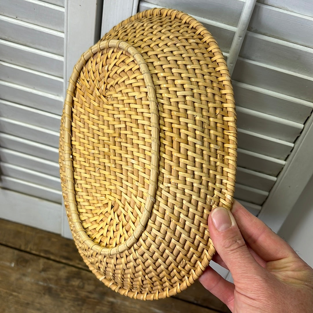 Oval basket