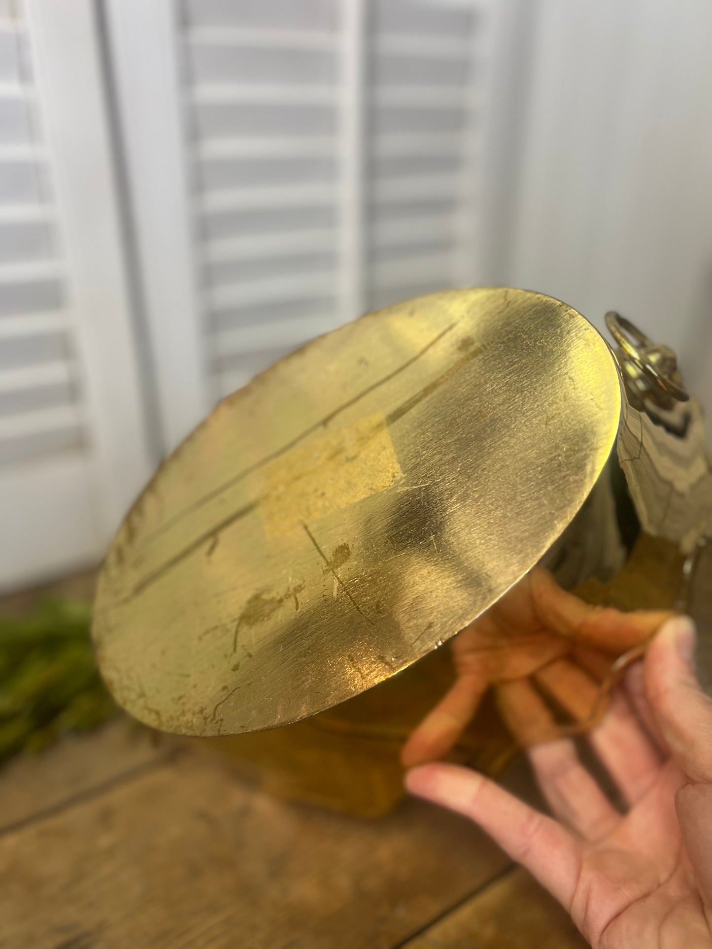 Vintage Scalloped Brass Cachepot with Lions Head Handles / Planter Pot