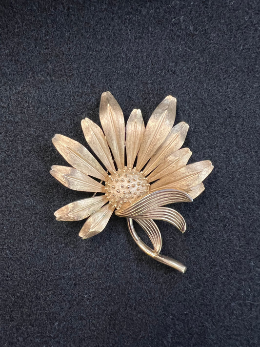 Vintage Trifari floral gold tone brooch
