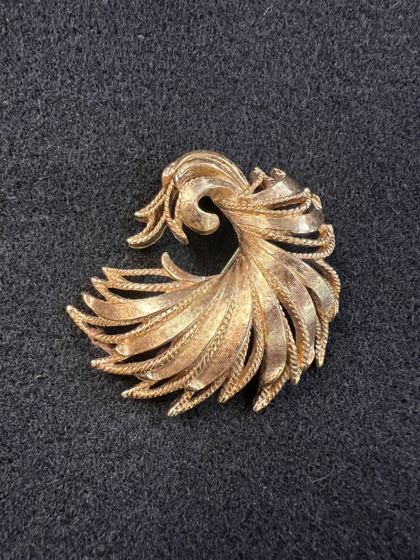 Vintage Monet Gold Tone Leaf Brooch