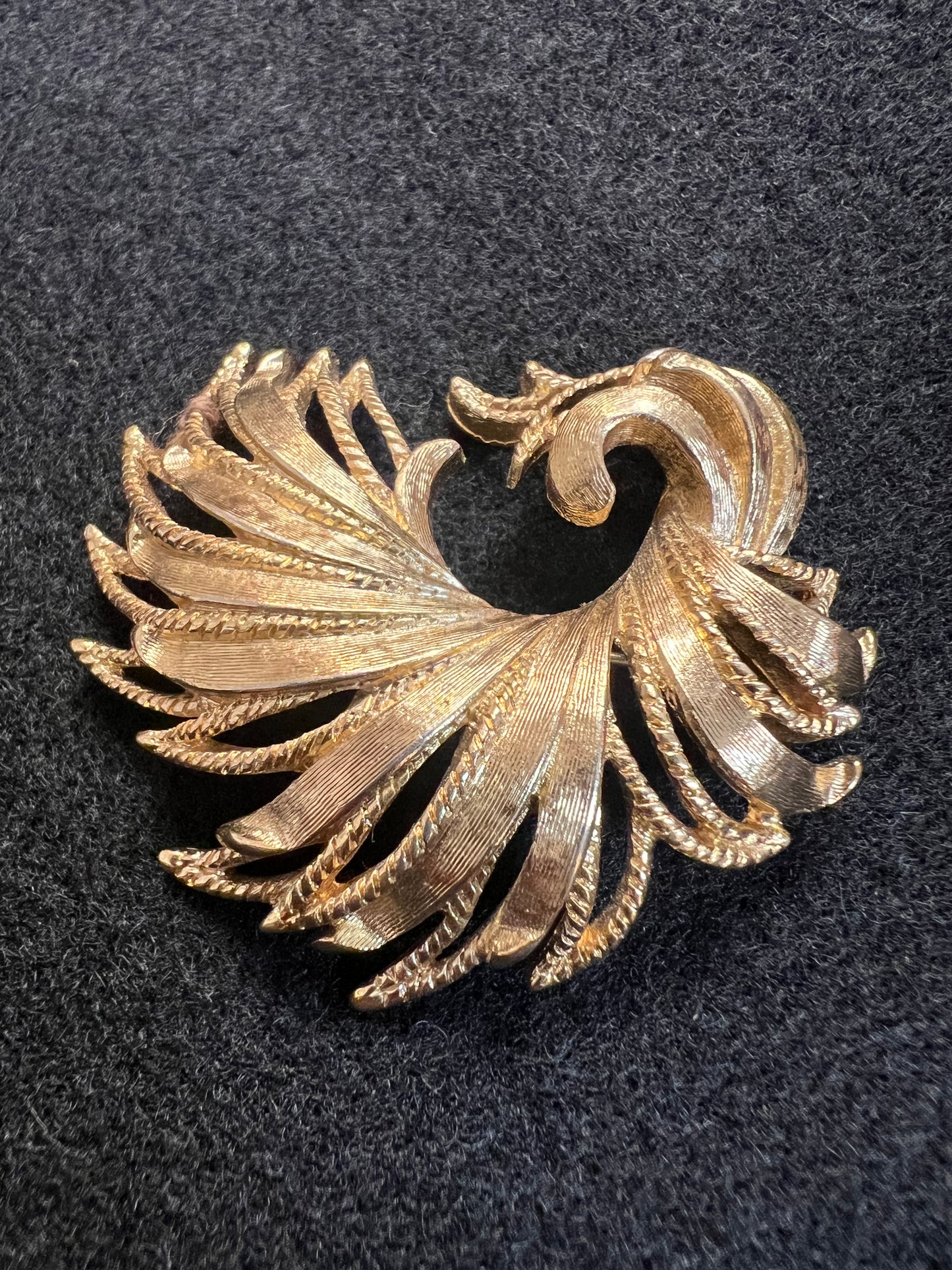 Vintage Monet Gold Tone Leaf Brooch