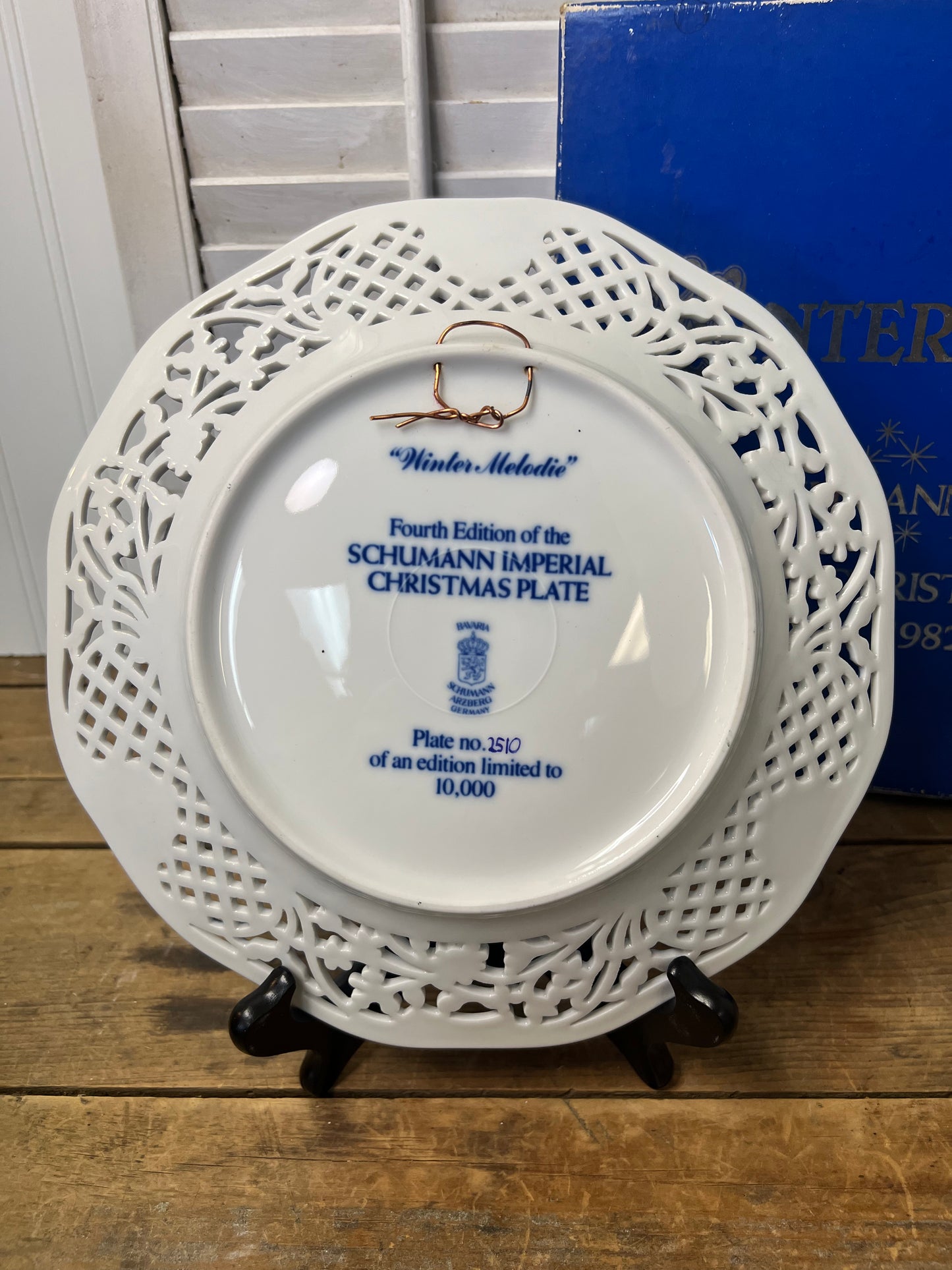 Christmas Porcelain Schumann Imperial "Winter Melodie" 1982 4th Edition #2510