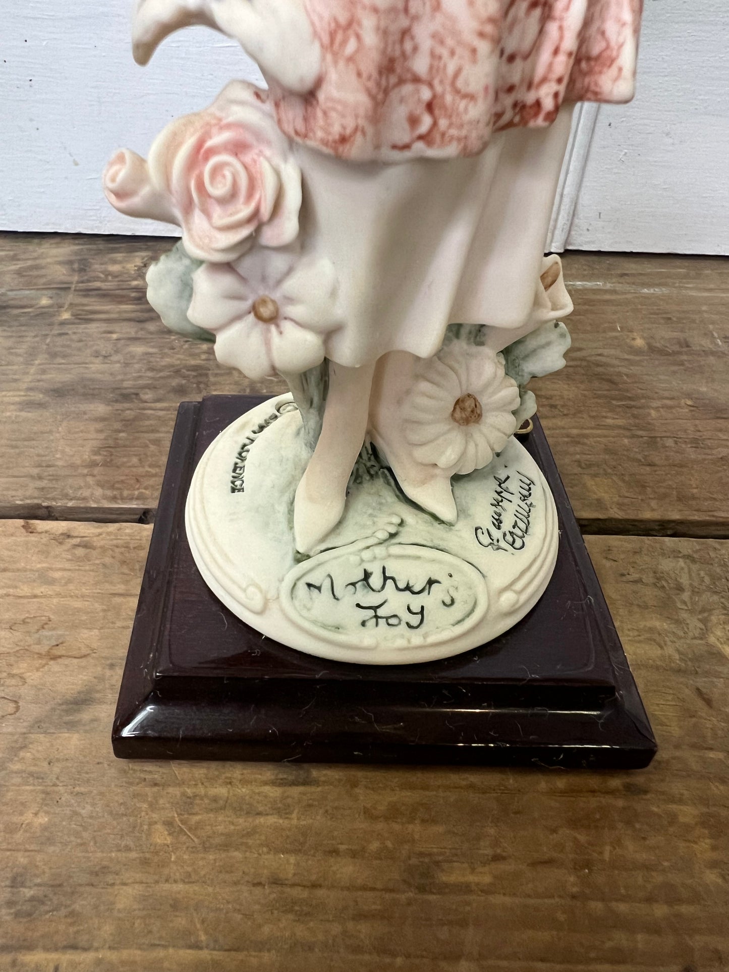 Giuseppe Armani “Mothers Joy” figurine made in Italy 2004 Florence sculpture d’arte Florence/ Capodimonte