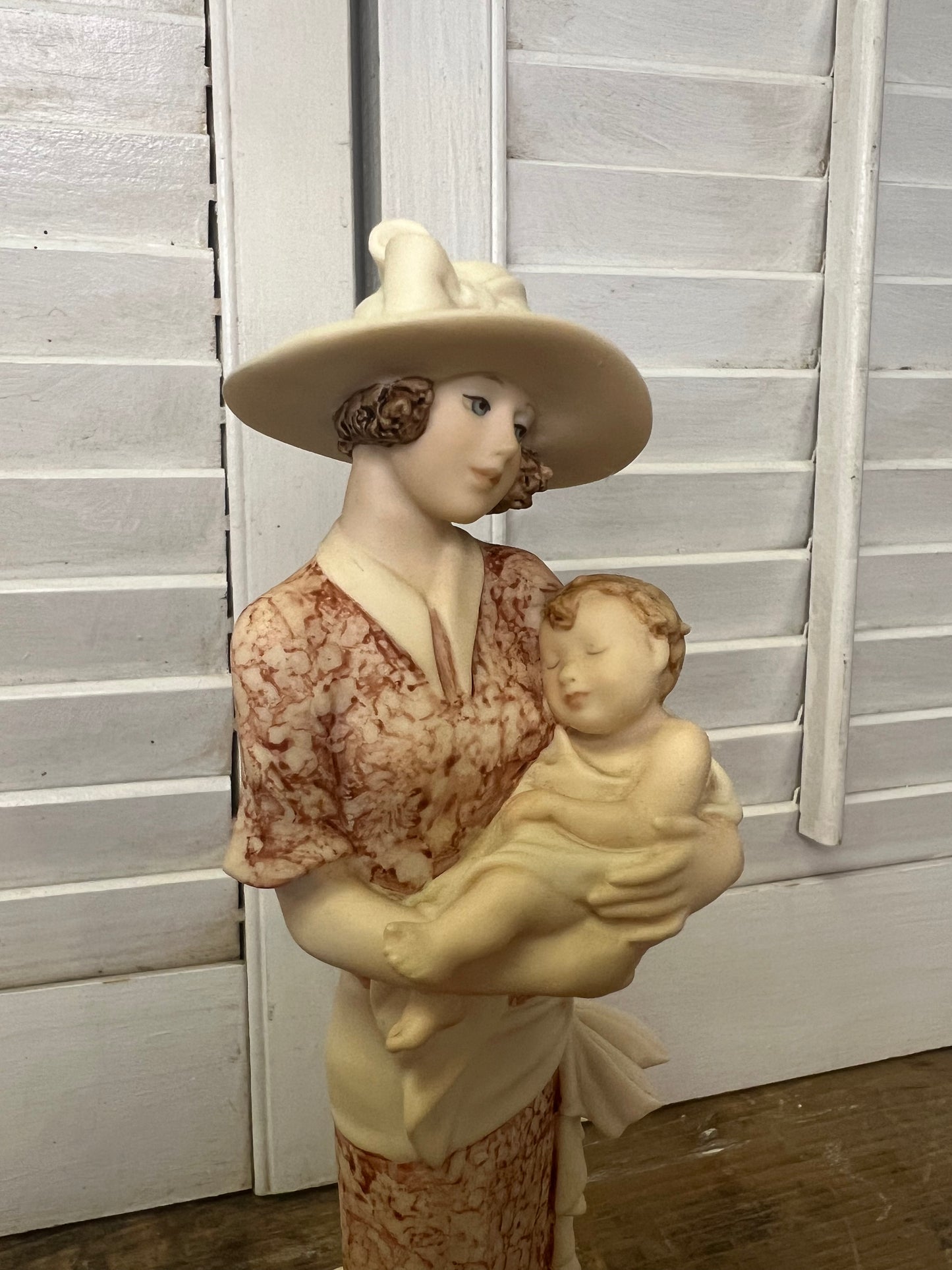 Giuseppe Armani “Mothers Joy” figurine made in Italy 2004 Florence sculpture d’arte Florence/ Capodimonte