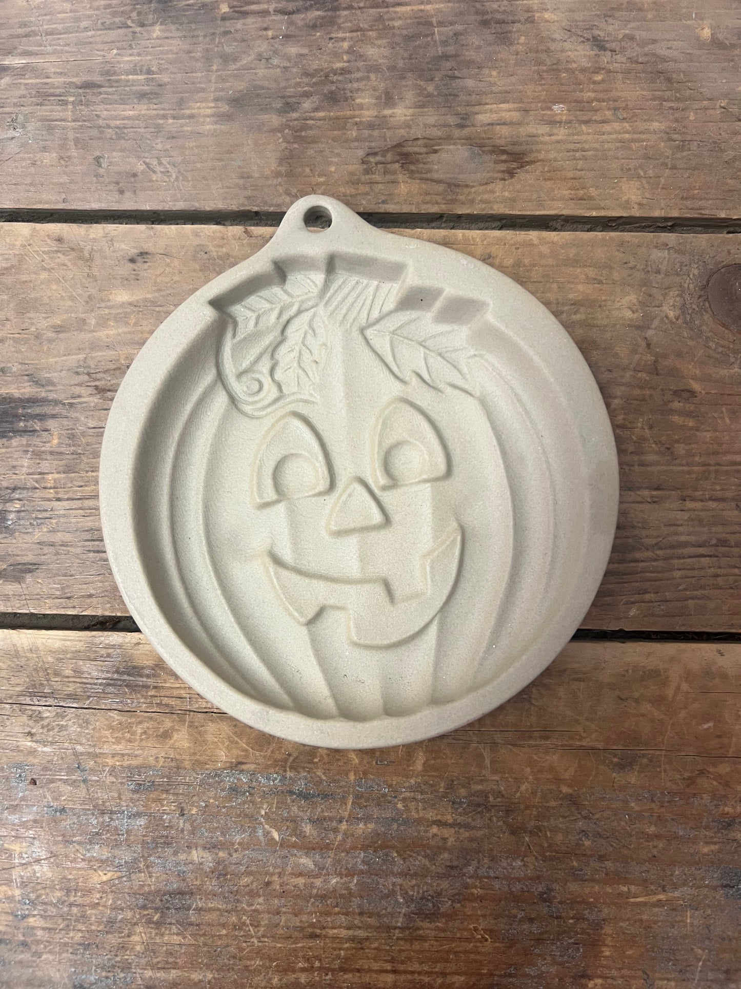 Vintage jack o lantern cookie mold Wilton 1997