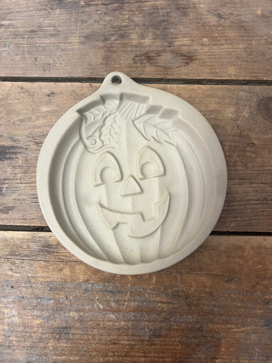 Vintage jack o lantern cookie mold Wilton 1997