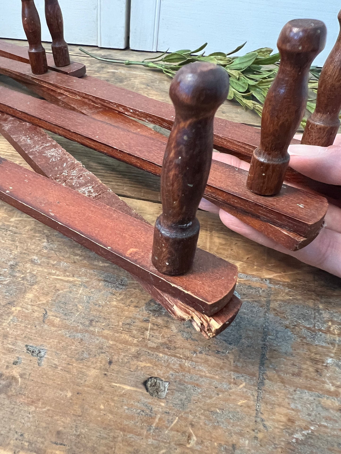 Wood accordion peg rack