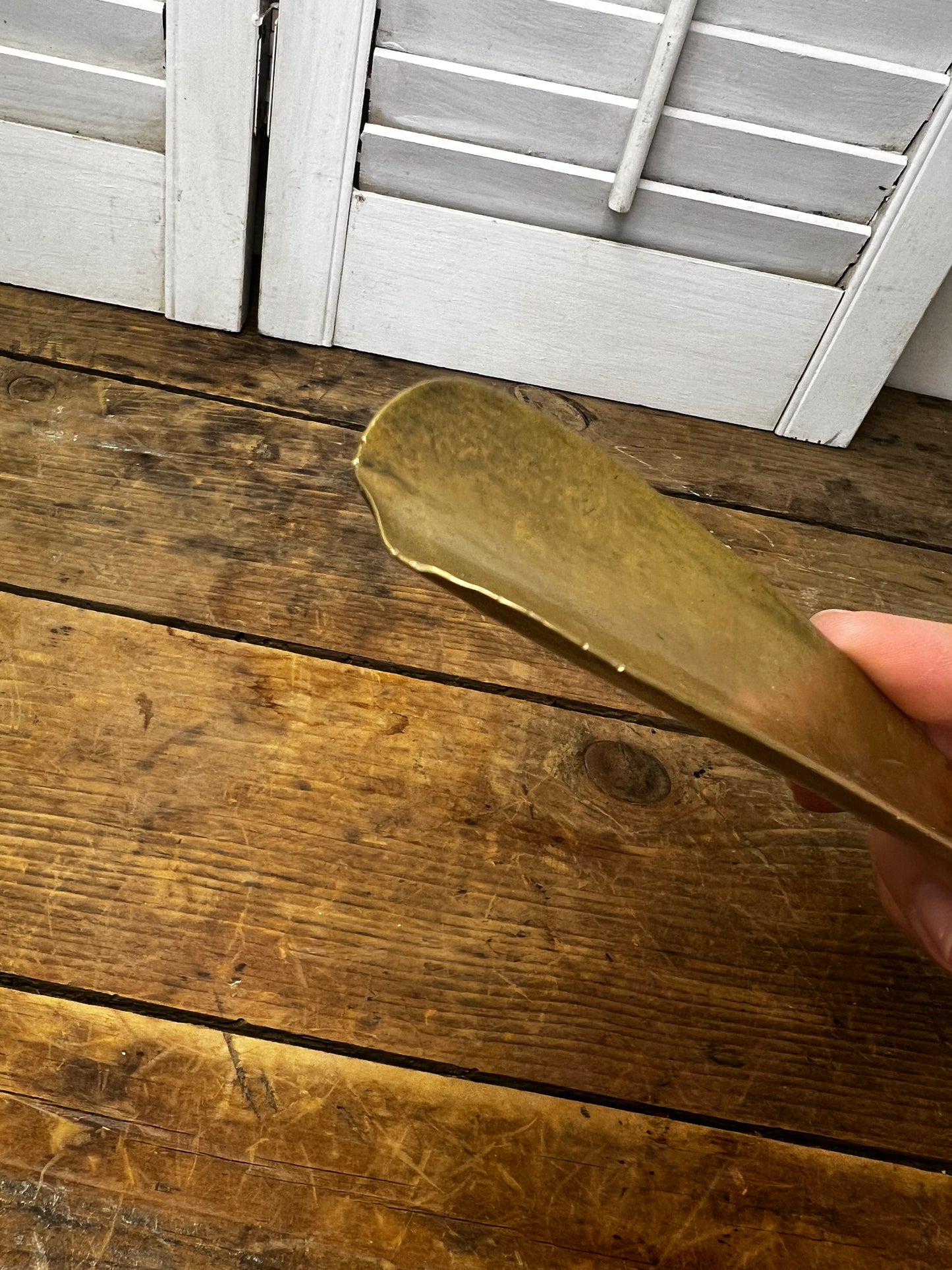 Vintage solid brass leg shaped shoehorn/ ladies shoehorn/ brass decor