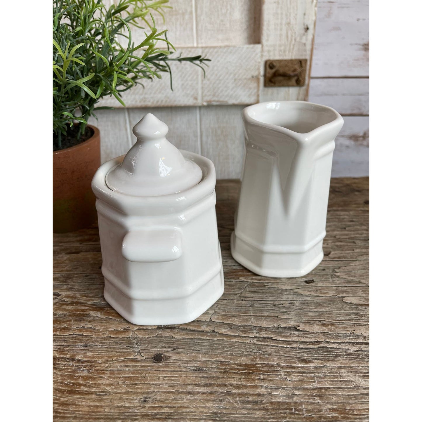 Vintage pfaltzgraff cream and sugar set heritage pattern white