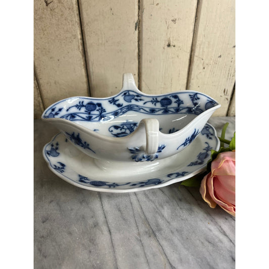 Late 19th Century Meissen Porcelain Blue Onion Gravy Dish